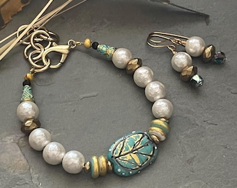 Pearl bracelet, leaf bracelet, lampwork glass bracelet