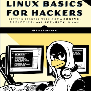 Può includere: La copertina del libro Linux Basics for Hackers Second Edition di OccupyTheWeb presenta un'illustrazione in bianco e nero di un pinguino con felpa con cappuccio seduto a una scrivania con due monitor, una tastiera e strumenti su sfondo giallo.