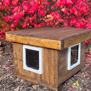 Cat House, Cat shelter non heated 2 door fully assembled