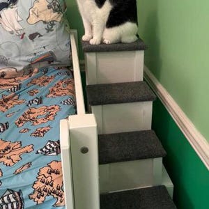 Pet steps 28” tall X 28 “ deep x 10” wide 5 Step Cat Step Fully Assembled