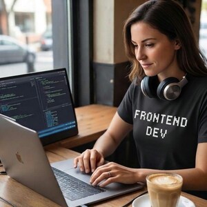 Camiseta Frontend Dev Pixel Font, Regalo para Desarrolladores Web, Camiseta Unisex de Algodón imagen 3