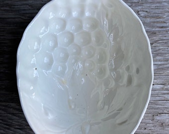 Antique GERMAN BAKING MOLD, White Ceramic Baking Mold, Leaf Design with Honeycomb Pattern, Display Seashells, Use As Soapdish, Off-White