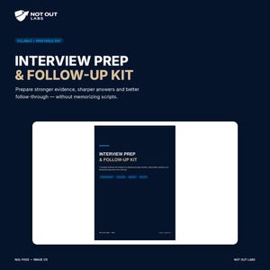 Op de afbeelding: Een digitaal document getiteld Interview Prep & Follow-Up Kit van Not Out Labs. De donkerblauwe pagina bevat witte tekst, een blauwe horizontale lijn en vier blauwe rechthoekige knoppen. Het is gemarkeerd als een invulbaar PDF-bestand.