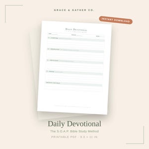 Puede incluir: Una hoja devocional diaria imprimible que presenta el método de estudio bíblico S.O.A.P. con secciones para fecha, pasaje, estado de ánimo, escritura, observación, aplicación, oración y gratitud, que mide 21,59 por 27,94 cm.