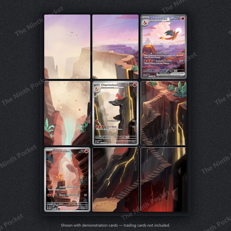 Puede incluir: Una p&aacute;gina de carpeta para cartas coleccionables negra de nueve bolsillos con una ilustraci&oacute;n continua de un paisaje de ca&ntilde;&oacute;n. Tres cartas est&aacute;n insertadas: un Charmander, un Charmeleon y un Charizard ex, mostrando Pok&eacute;mon de fuego.