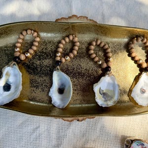 Handgefertigte Serviettenringe aus Austernschalen, Tischdeko im Küstenstil, Boho-Strand-Serviettenhalter, Muschel-Tischdekoration, Geschenk für Gastgeber