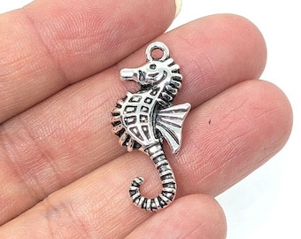 Ciondolo a forma di cavalluccio marino in peltro, ciondolo a forma di cavalluccio marino in argento anticato, ciondolo a forma di piccolo animale marino