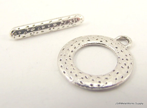 装飾的なドット柄のフラットなアンティーク調シルバーピューター製