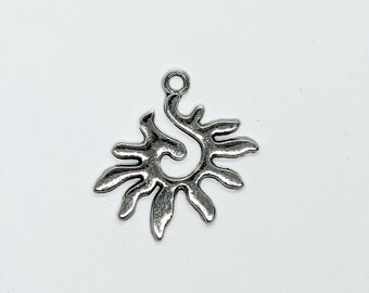 Smooth Pewter Sun Charm, 28mm Antiqued Silver Sun Charms, Small Celestial Pendant, Silver Astronomy Jewelry Component