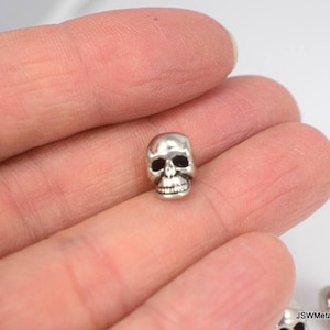 Small Pewter Skull Beads, Small Skull Charm, Skeleton Head Bead, Skull Pendant, Dia de los Muertos, Sugar Skull, Halloween, Antiqued Skull