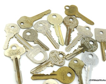 10 Vintage Old Key Lot, Craft Mixed Media Supplies Metal Keys, Old Necklace Steampunk Key Components