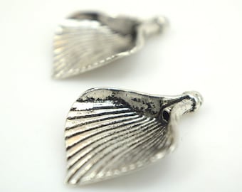 Cala Lilly Pewter Bead Cap Connector, Antiqued Silver Arum Lily, Calla Lily Bead Cone, Nature Flower Pendant