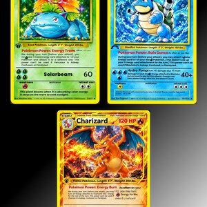 Set de cartas Pokémon de primera edición de 1999 personalizado: trío del set base, Charizard, Venusaur y Blastoise (réplica holográfica) (estuche incluido).
