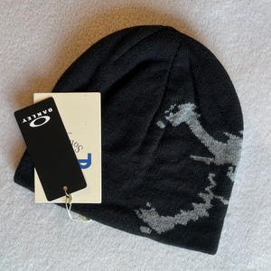 Nuevo gorro Oakley x Piet con estampado de calavera, color negro, estilo ciberpunk Y2K, estilo gorpcore streetwear.