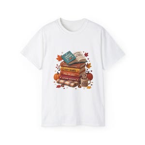 T-shirt à motif de piles de livres d'automne | T-shirt graphique confortable pour lire en automne