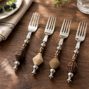Garfo decorativo com contas, garfo para aperitivos com cabo de madeira, garfo de servir em aço inoxidável, utensílio de mesa exclusivo, utensílio para charcutaria, presente para anfitriã