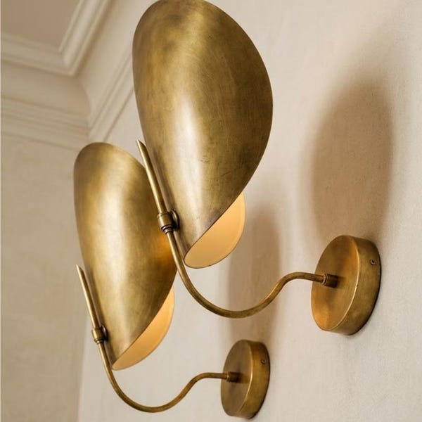 Applique murale en laiton courbé, style moderne du milieu du siècle, luminaire en laiton fait main, applique sculpturale, éclairage d'intérieur vintage