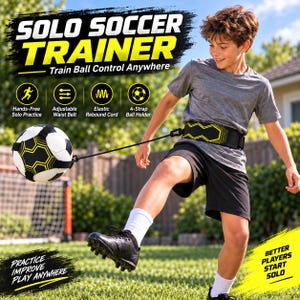 Könnte beinhalten: Ein Solo-Fußballtrainer mit einem schwarz-gelben Hüftgurt, der über eine elastische Schnur mit einem schwarz-weißen Fußball verbunden ist, der in einer Vier-Riemen-Halterung steckt. Der Text lautet SOLO SOCCER TRAINER und BETTER PLAYERS START SOLO.