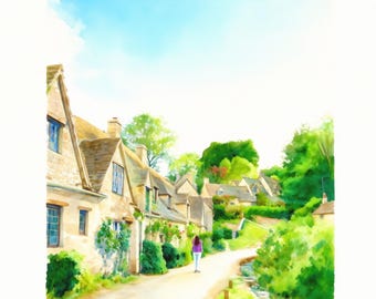 Pode incluir: Uma pintura em aquarela de uma cena de aldeia com casas de pedra de telhados inclinados ao longo de um caminho de terra. Um pequeno riacho corre ao lado do caminho, ladeado por folhagem verde e árvores sob um céu azul brilhante. Uma figura em roxo afasta-se.