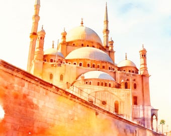 Pode incluir: Uma pintura em aguarela de uma grande mesquita com múltiplas cúpulas e minaretes altos, apresentando tons quentes de laranja e amarelo. Um longo muro de pedra percorre a base, com várias figuras pequenas a caminhar na rua abaixo.
