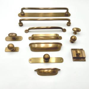 Poignées, boutons et plaques de fixation en laiton massif antique non verni, fabriqués à la main, quincaillerie de cuisine haut de gamme