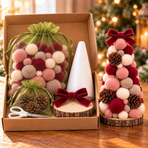 Kit de sapin de Noël en pompons à faire soi-même, bricolage miniature de table, pommes de pin, nœud en velours (16 cm)