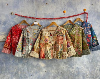 Patchwork-Steppjacke aus Baumwolle: Handgefertigter, wendbarer Boho-Mantel im neuen Patchwork-Stil für Damen