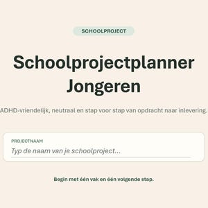 Op de afbeelding: Een digitale schoolprojectplanner-interface met een lichtbeige achtergrond. De tekst luidt Schoolprojectplanner Jongeren, ADHD-vriendelijk, neutraal en stap voor stap van opdracht naar inlevering, met een invoerveld gelabeld PROJECTNAAM.