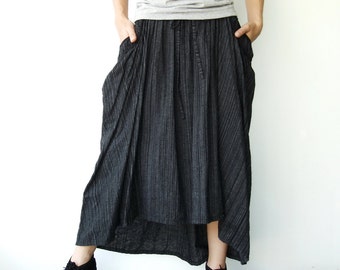 NO.40 Gestreifter High-Low-Rock für Frauen, asymmetrischer Rock mit Kordelzug in Schwarz