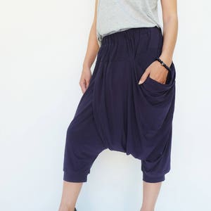 NO.142 Damen Plissee Haremshose mit tiefem Schritt, lässige Haremsshorts, blau lila Hose
