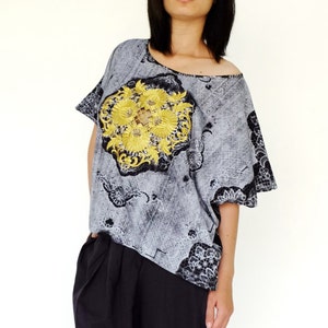 NO.169 Women's Short Sleeve Floral Embroidered T Shirt in Gray image 1