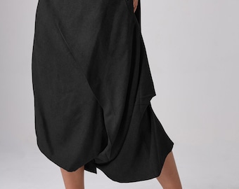 Saia/Calça Assimétrica Feminina Nº 286, Modelagem Solta, na cor Preta