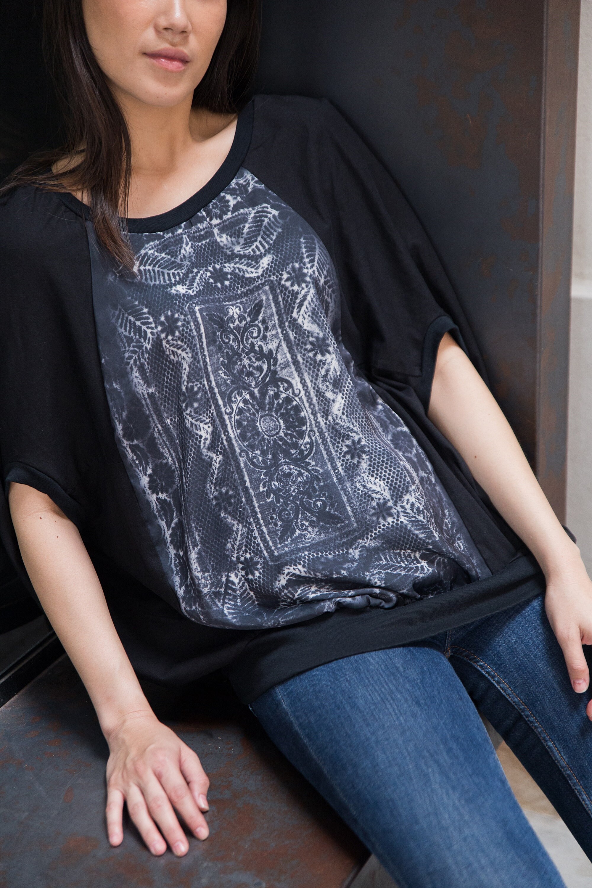 nononページ NO.245 Women's Printed Front Panel Cocoon T Shirt in Black - Etsy