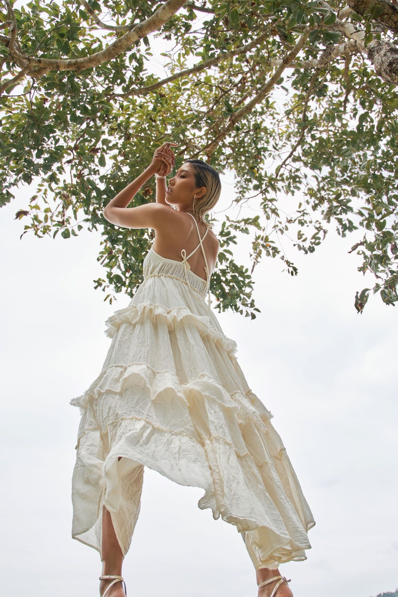 NEUNO.325 Damen-Maxikleid mit Spaghettiträgern und gestuften Rüschen, fließendes langes Sommer-Strandkleid, Boho-Chic-Maxikleid aus Baumwolle in Creme Bild 9