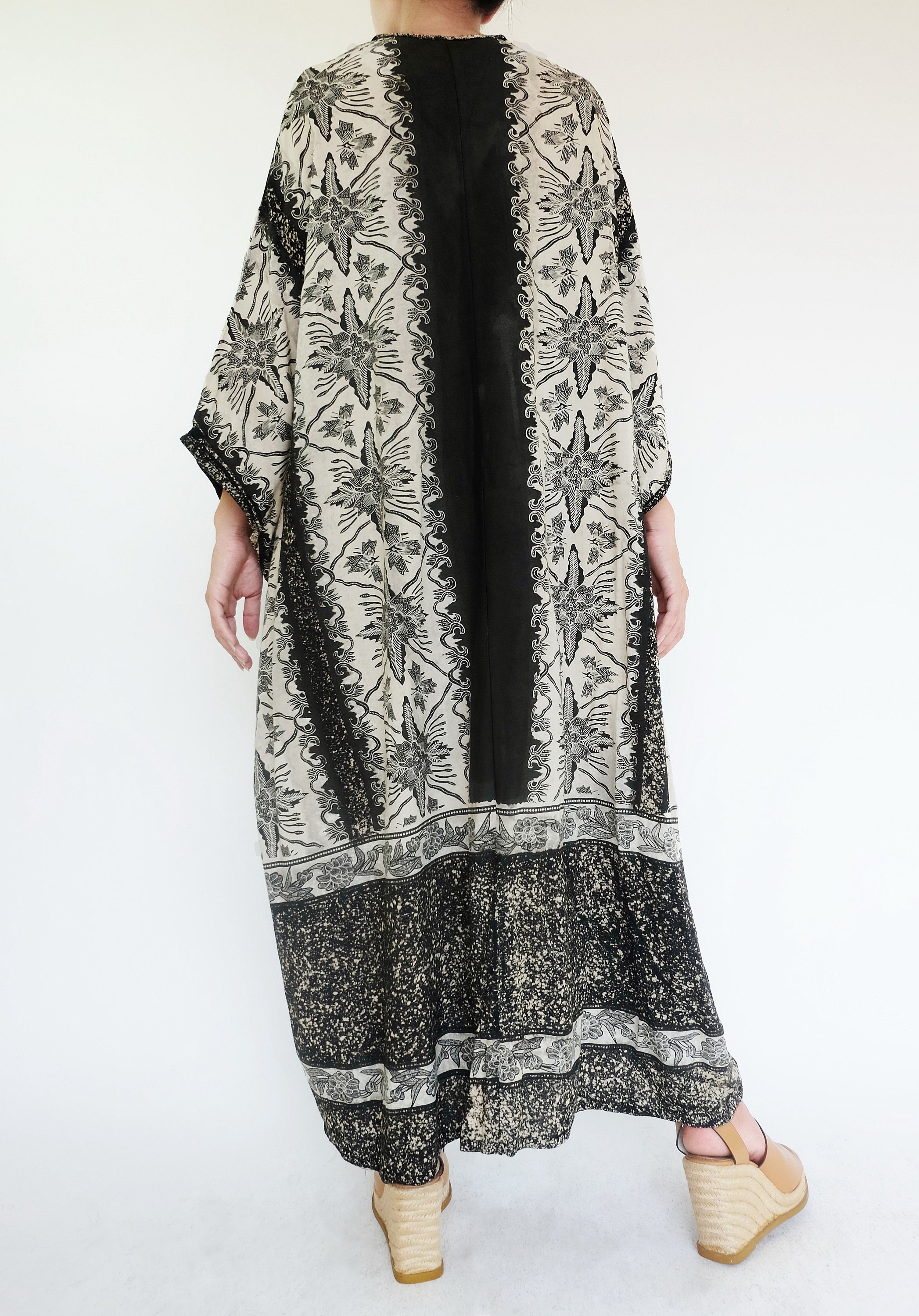 V-neck Long Sleeve Kaftan Elegant Geo Print Maxi Length Dress
