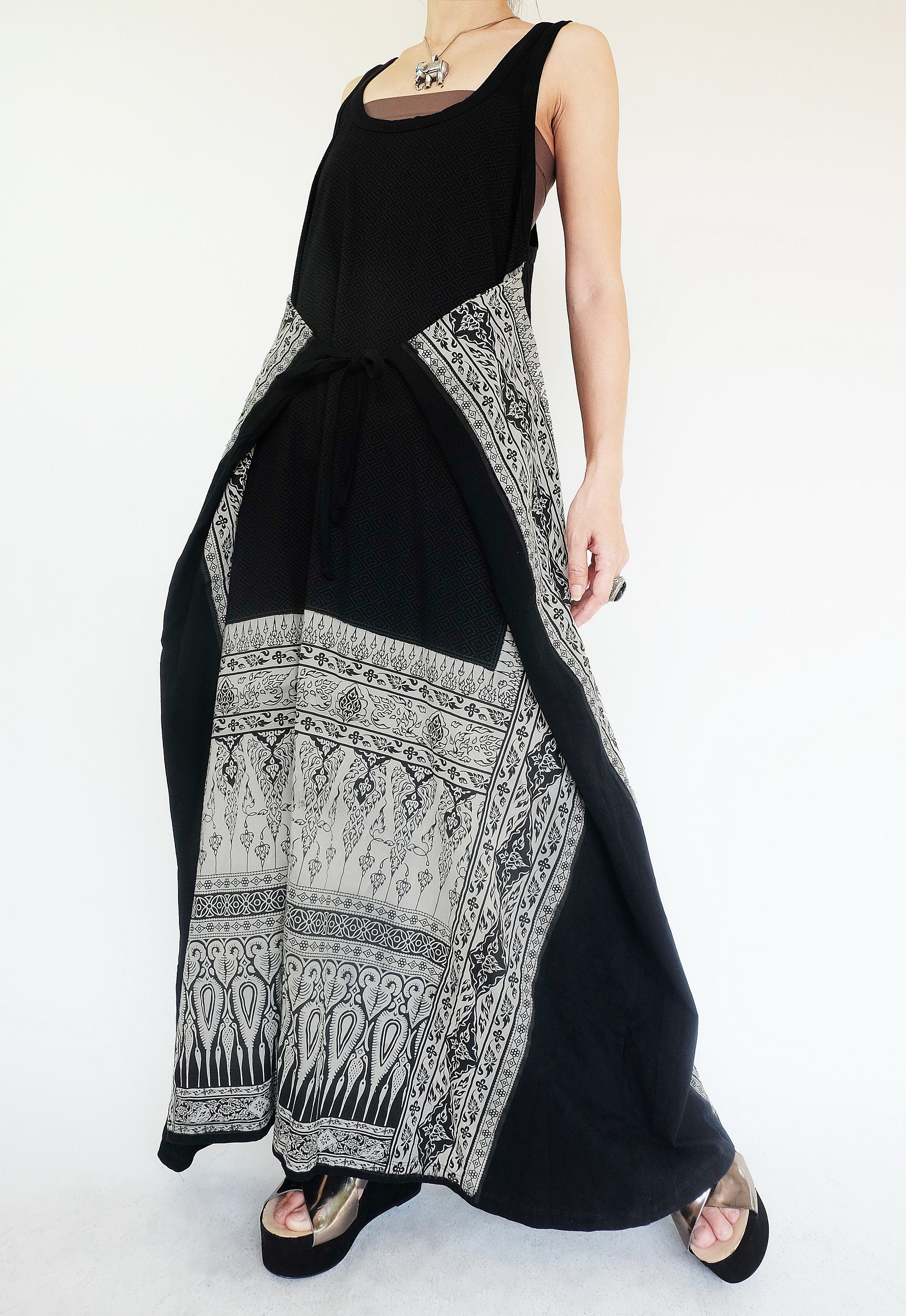Sleeveless Scoop Neck Thai Style 