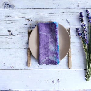 Lila blaue Leinenservietten 4er Set gefärbte Servietten und eingefärbte lila blaue 40 x 40 cm große Servietten