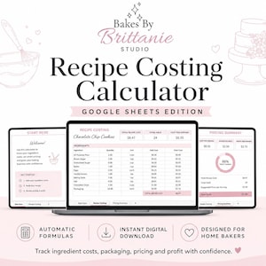 Puede incluir: Una calculadora digital de costos de recetas para Google Sheets de Bakes By Brittanie Studio. La interfaz muestra listas de ingredientes, costos unitarios y resúmenes de precios en un esquema de color rosa claro y blanco. Incluye iconos para fórmulas automáticas, descarga digital instantánea y diseño para reposteros caseros.