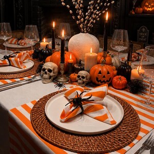 Halloween-Tischläufer-Set, orange gestreifter Tischläufer mit Stoffservietten, Tischdekoration für Halloween-Partys