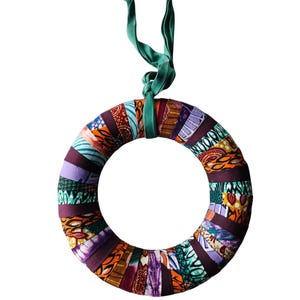 アンカラ生地のクリスマスリース - マルチカラーのアフリカンプリント、10インチ