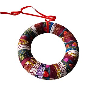 アンカラ生地のクリスマスリース – 10インチのマルチカラーホリデーデコレーション