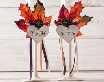 Fall bruiloft champagne fluiten, gepersonaliseerde toasting glazen voor bruid en bruidegom, bruiloft toasting fluiten met bladeren, Thanksgiving bruiloft