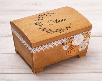 Personalized jewelry box for women, flower girl or bridesmaids gift, engraved memory wooden chest, keepsake jewelry box with key for girls
