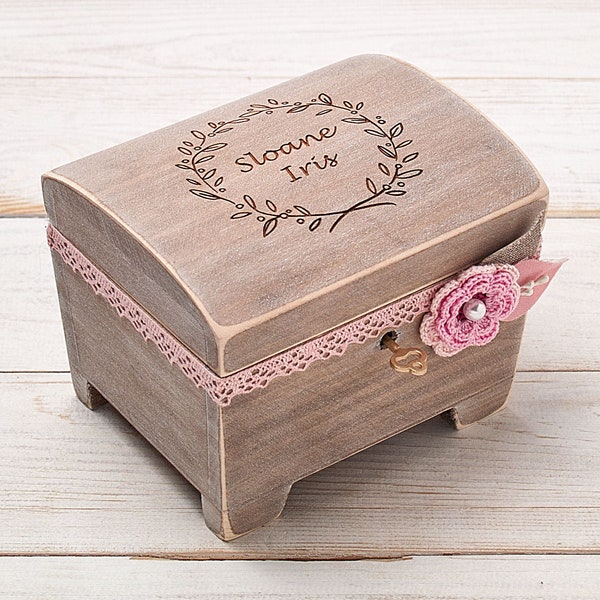 Small jewelry box with key for baby girl keepsakes, personalized girls memory box holder, gift for baptism, christening, flower girls