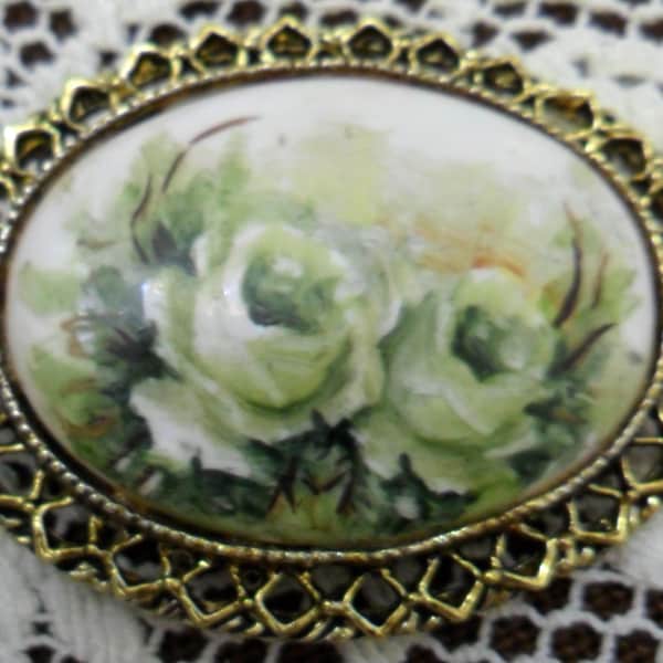 Vintage White Roses on Milk Glass Pin Brooch 1970s Gold Tone image 3