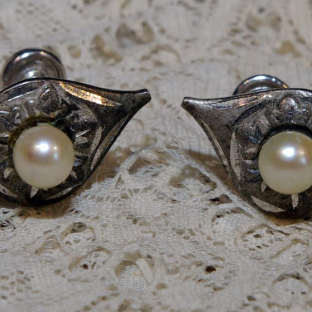 Vintage Sterling Silver Diamond Cut Glass Pearl Screw Back image 0
