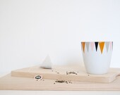 Gobelet Gris et Rose Triangles en Porcelaine . Verre à Thé Peint à la Main . Gobelet Géométrique . Tasse Triangles . Gobelet en Céramique