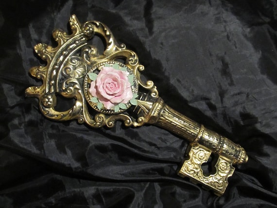 Gold Crown KEY Wall DECOR, Pink Rose, Ornate Designs, Gold Crown Motif, Vintage, Shabby Chic Decor, Cottage, Old World, Pink Rose Decor