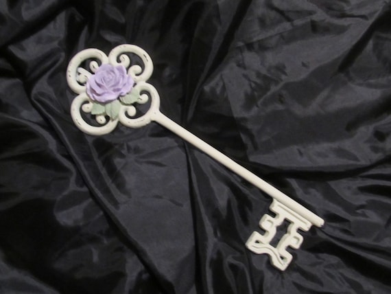 White KEY Wall DECOR, Lavender Rose, Distressed, Metal, Shabby Chic Decor, Cottage Decor, Lavender Home Decor