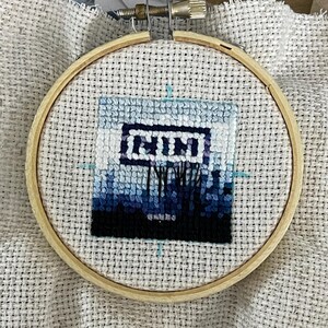 Nine Inch Nails - Con i denti - Mini schema per punto croce - Solo download digitale